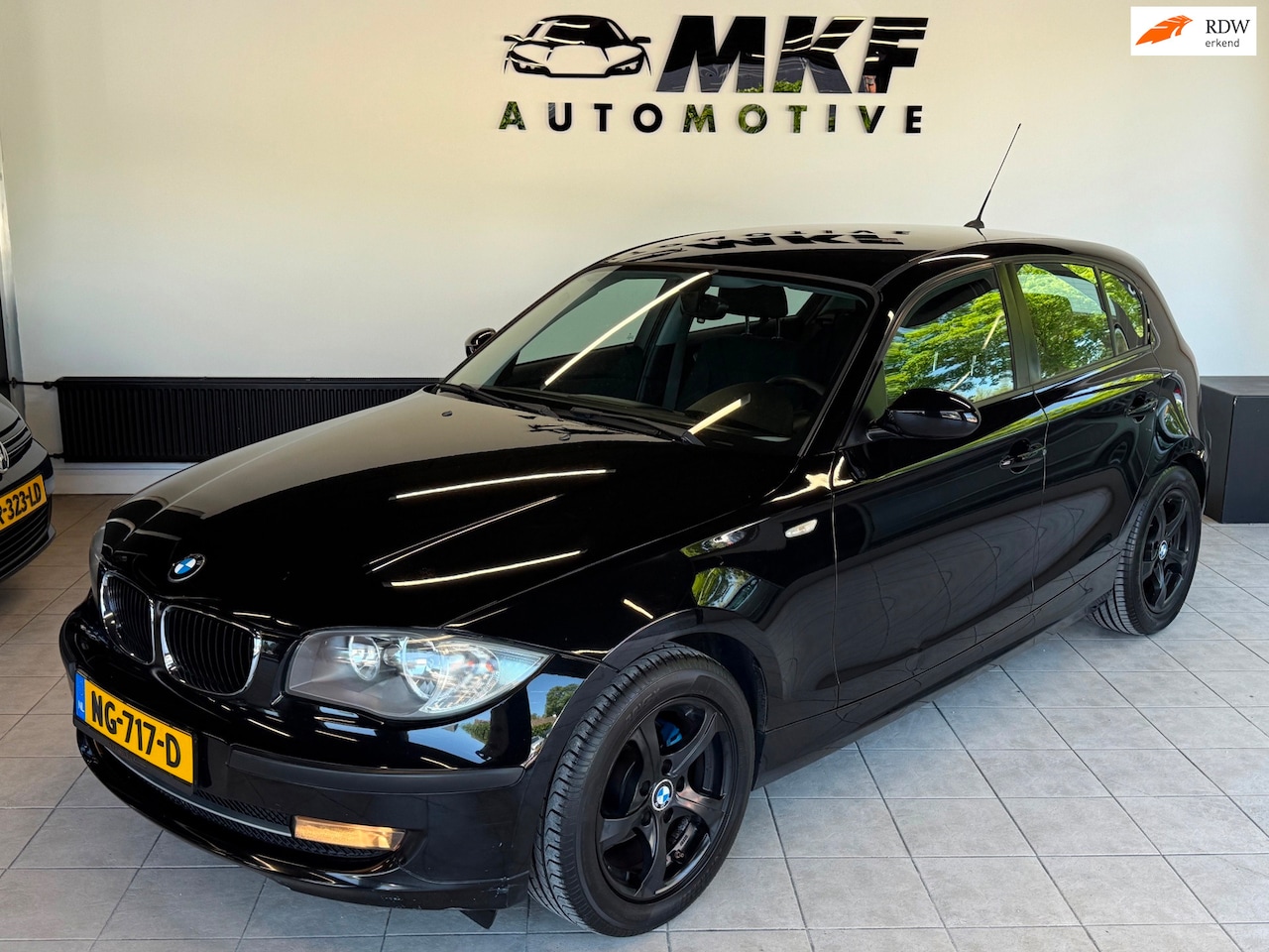 BMW 1-serie - 116i 2008 Zwart Airco/Elektr Pakket/LMV/NWE APK! - AutoWereld.nl