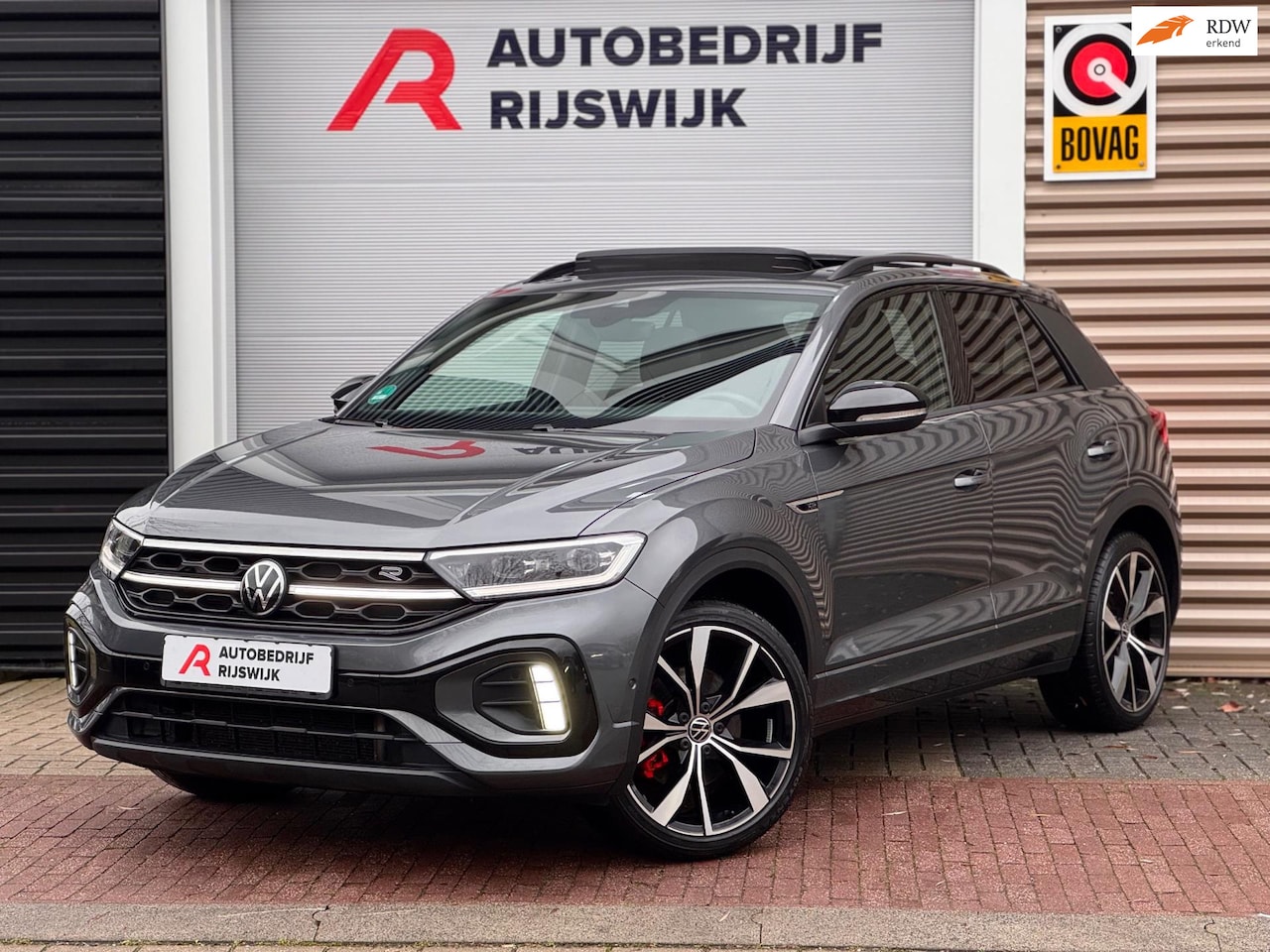 Volkswagen T-Roc - 1.5 TSI R-Line Pano/IQ.Light/Keyless/Camera - AutoWereld.nl