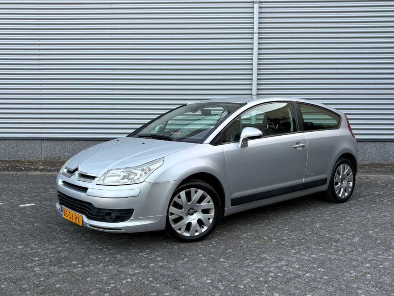Citroën C4 Coupé - 1.6 VTR+ Carplay Airco Cruise NAP - AutoWereld.nl