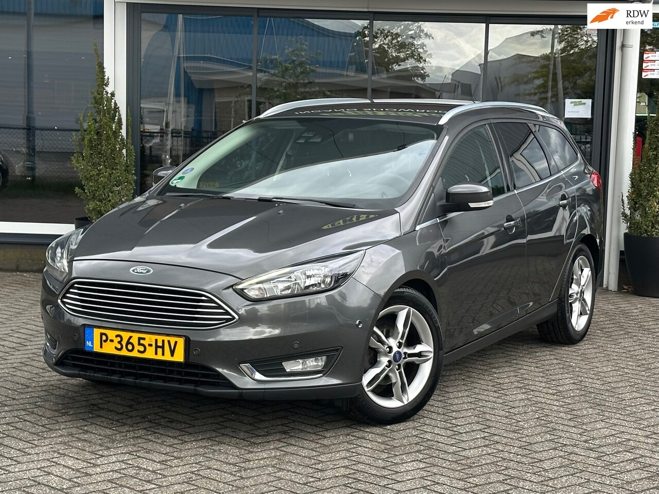 Ford Focus Wagon - 1.0 Titanium / Nieuwe apk / Stoelverwarming - AutoWereld.nl