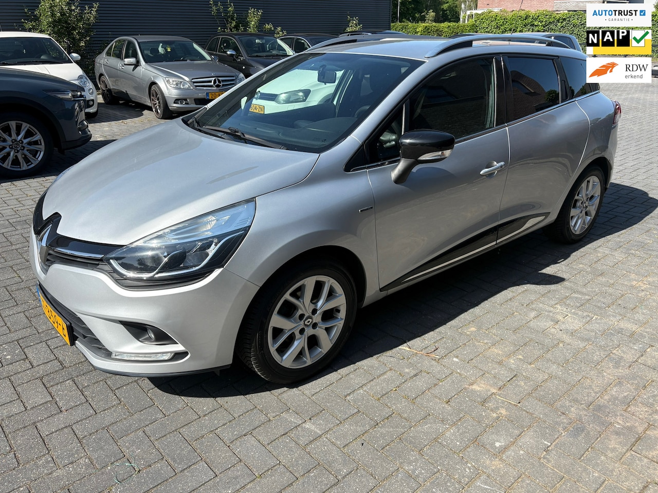 Renault Clio Estate - 0.9 TCe Limited 0.9 TCe Limited ,6-2018 nw apk keurig nette auto - AutoWereld.nl