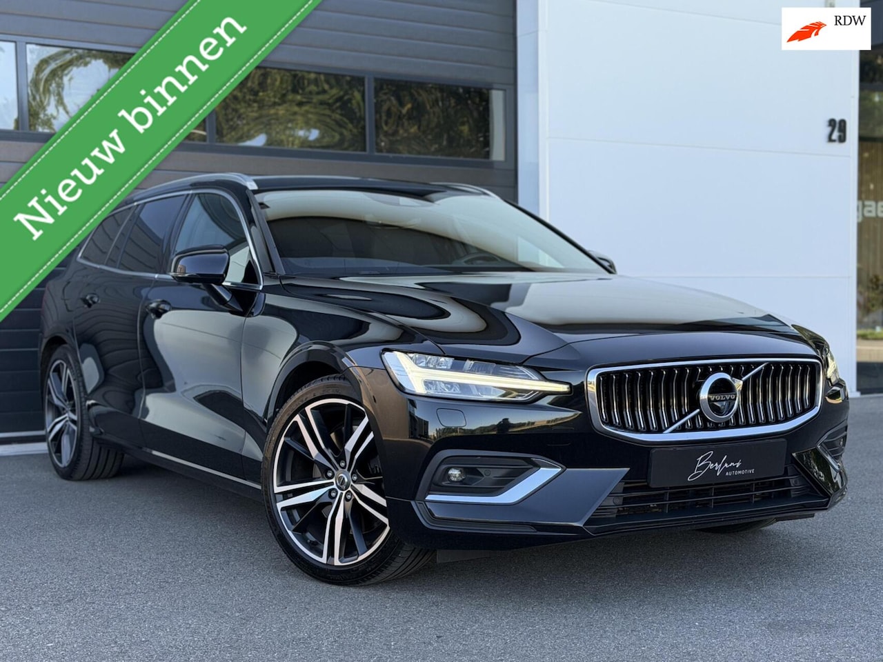 Volvo V60 - 2.0 T5 Inscription B&W|Trekhaak|Leder|Carplay - AutoWereld.nl