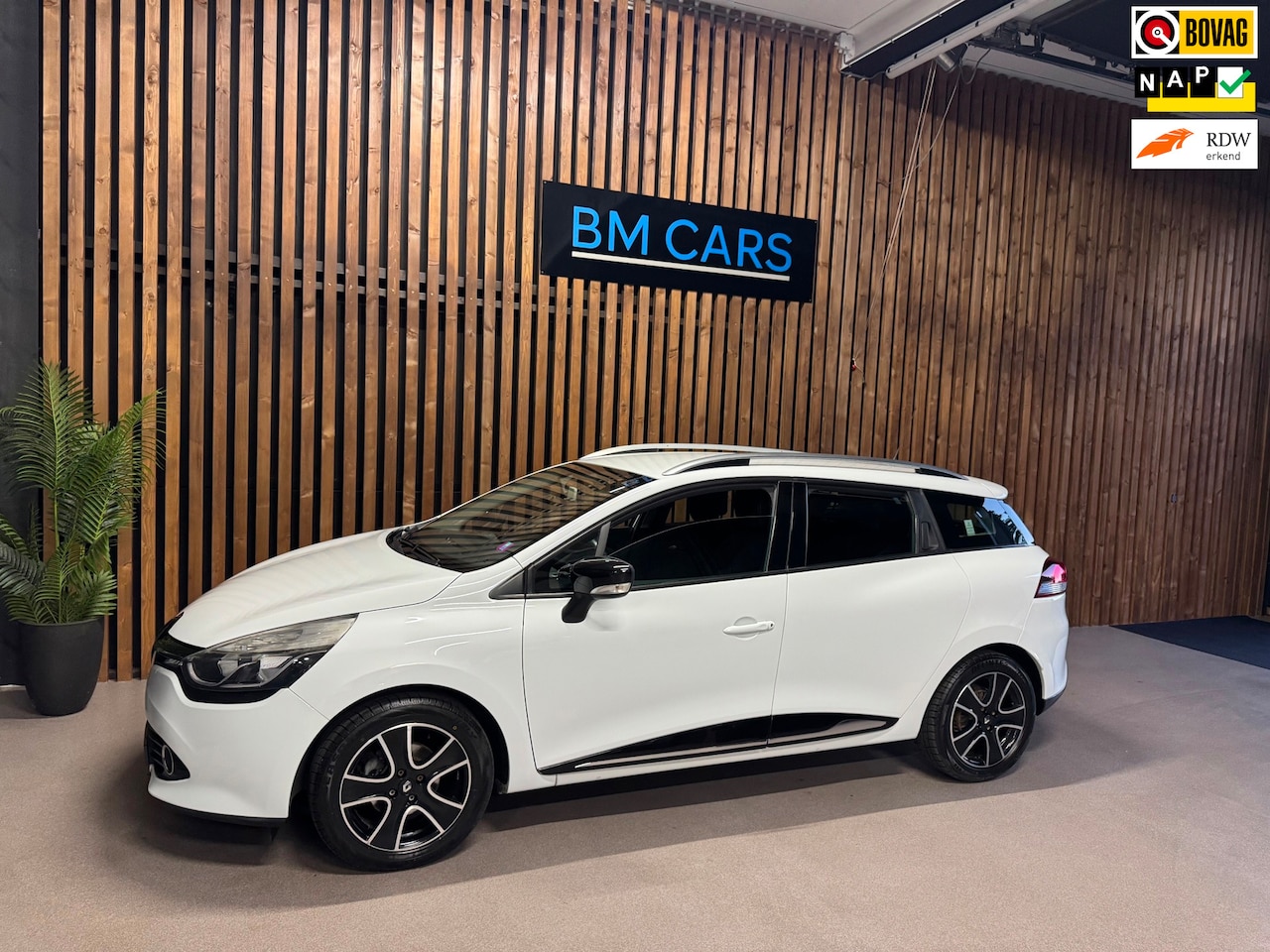 Renault Clio Estate - 0.9 TCe Expression Airco,Navigatie, TREKHAAK - AutoWereld.nl