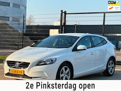 Volvo V40 - 1.6 D2 Kinetic Business|NAVI|PSENSOR|TREKHAAK|CRUISE|AIRCO