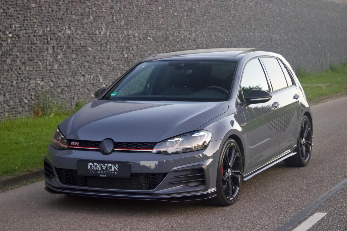 Volkswagen Golf - 7.5 GTI TCR | DynAudio - Pano - DCC - Camera - AutoWereld.nl