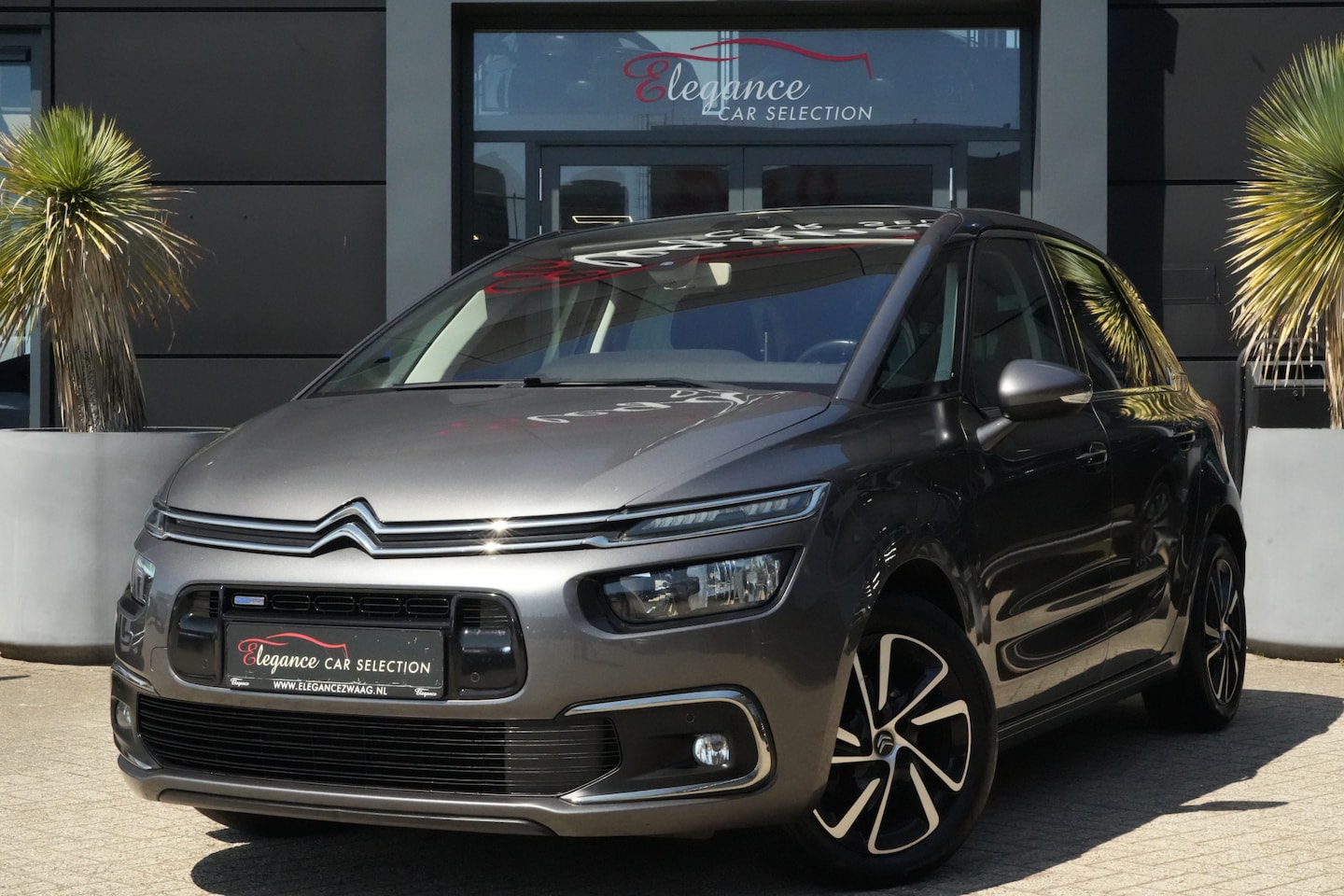 Citroën C4 Picasso - 1.2 PureTech Shine 131pk Navigatie/Camera/Stoelverwarming - AutoWereld.nl