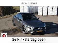 Mercedes-Benz A-klasse - 180 ///AMG Pakket | Pano | Night Pakket | Camera | Dealer onderhouden |