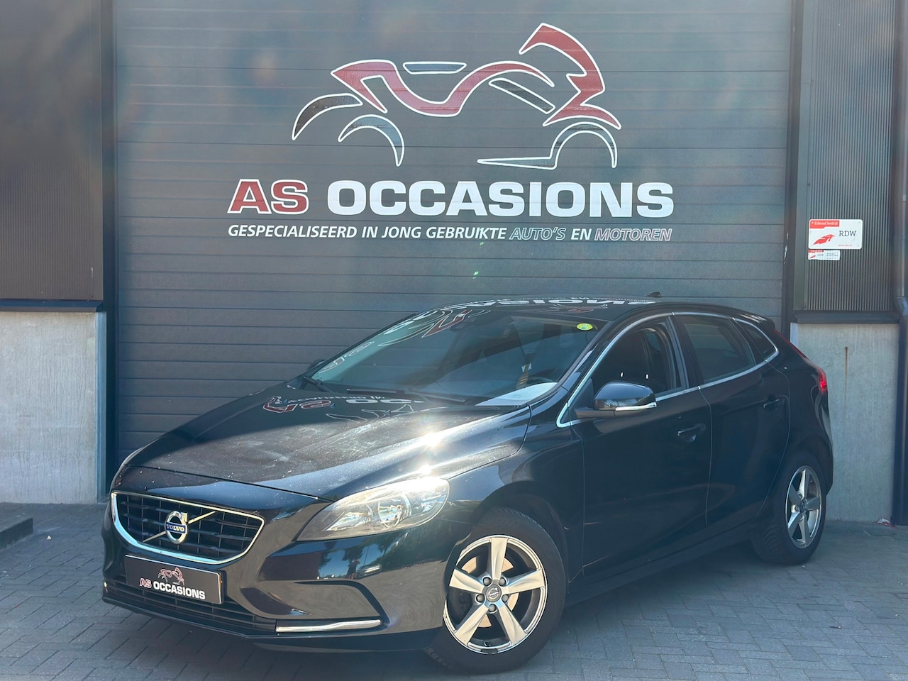 Volvo V40 - 2.0 D2 Business - Cam - Airco - Cruise - Navi - AutoWereld.nl