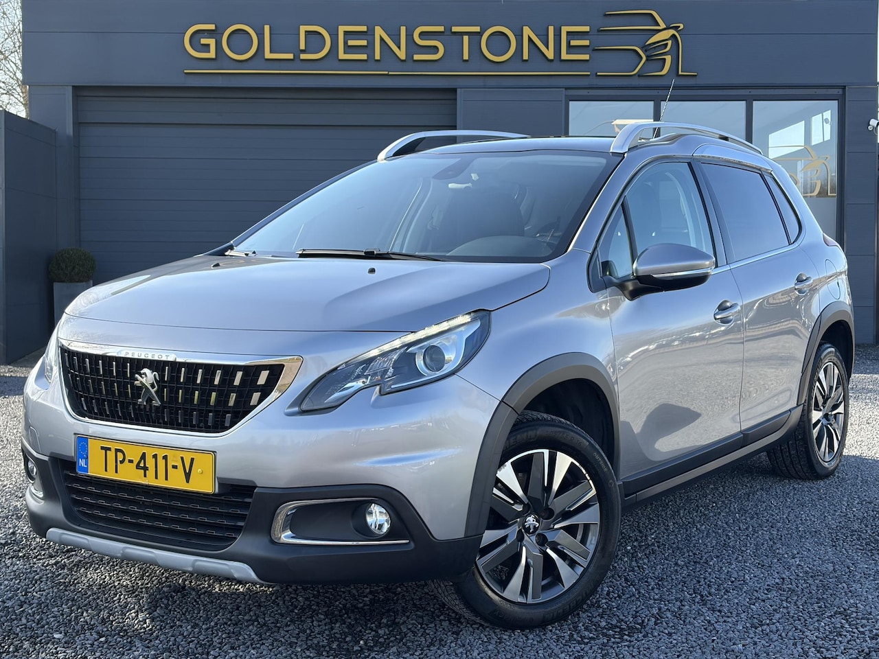 Peugeot 2008 - 1.2 PureTech Allure 2e Eigenaar,Pano,Navi,Trekhaak,Camera,110pk,Pdc,Clima,Cruise,Halfleder - AutoWereld.nl