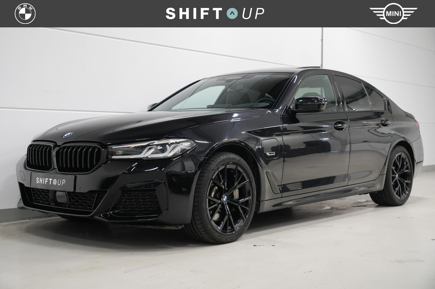 BMW 5-serie - 530e xDrive M-Sport | Schuifdak | Harman Kardon | Head Up - AutoWereld.nl