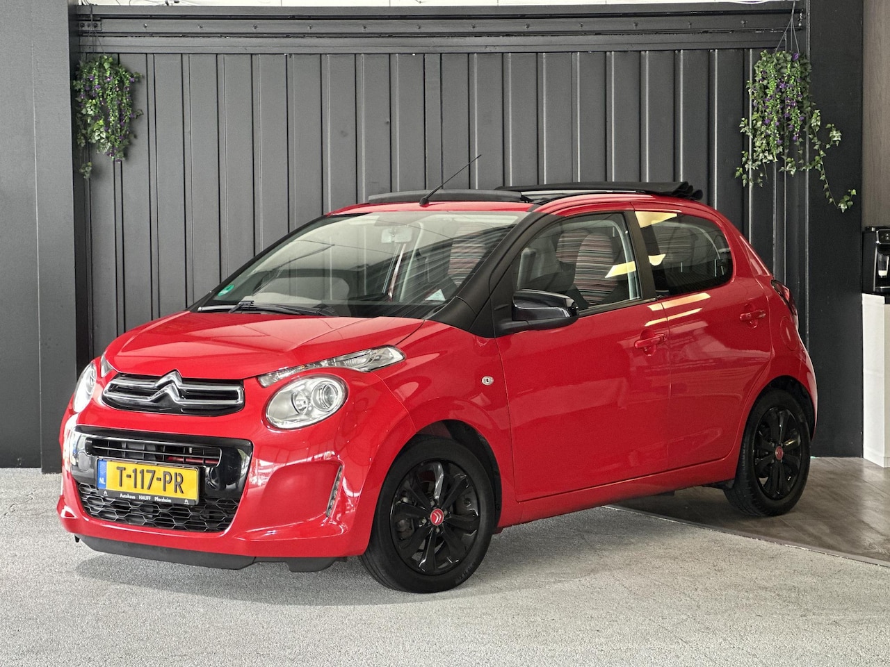 Citroën C1 - 1.0 VTi Shine Cabrio | Automaat | Carplay | Achteruitrijcamera | Stoelverwarming | LMV 15 - AutoWereld.nl