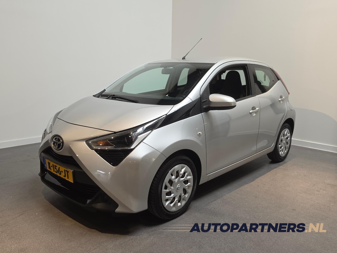 Toyota Aygo - 1.0 VVT-i x-play - Apple Carplay/Android Auto - Cruise - AutoWereld.nl