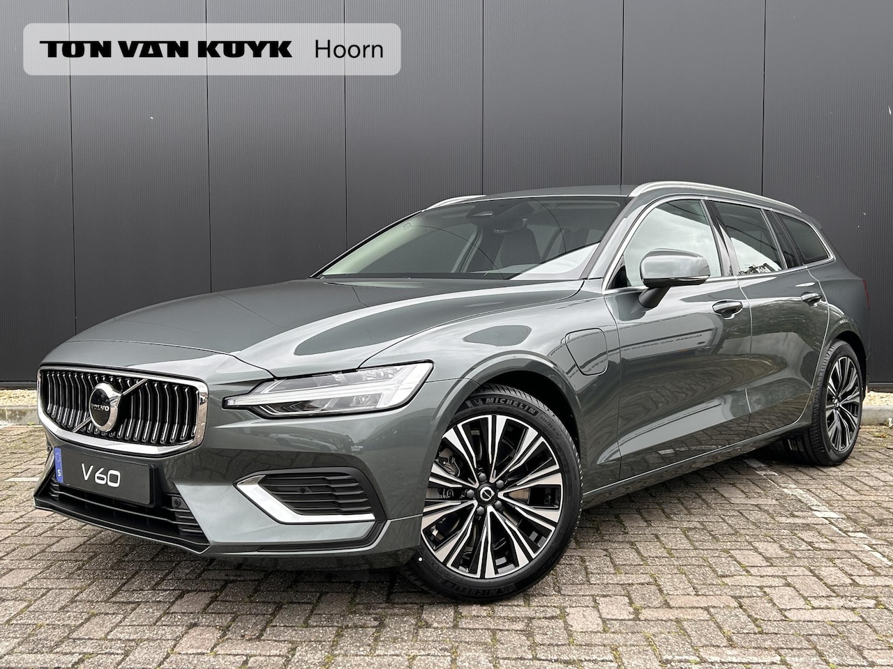 Volvo V60 - 2.0 T6 Plug-in hybrid AWD Plus Bright intellisafe / climate/ park assist/ harman kardon/ l - AutoWereld.nl