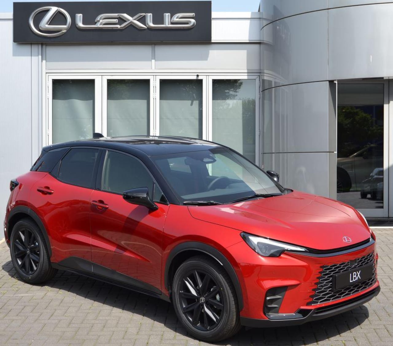 Lexus LBX - 35th Edition DIRECT LEVERBAAR STOELVERW STUURVERW MEMORYSEAT EL-KOFFERKLEP KEYLESS BLIND-S - AutoWereld.nl
