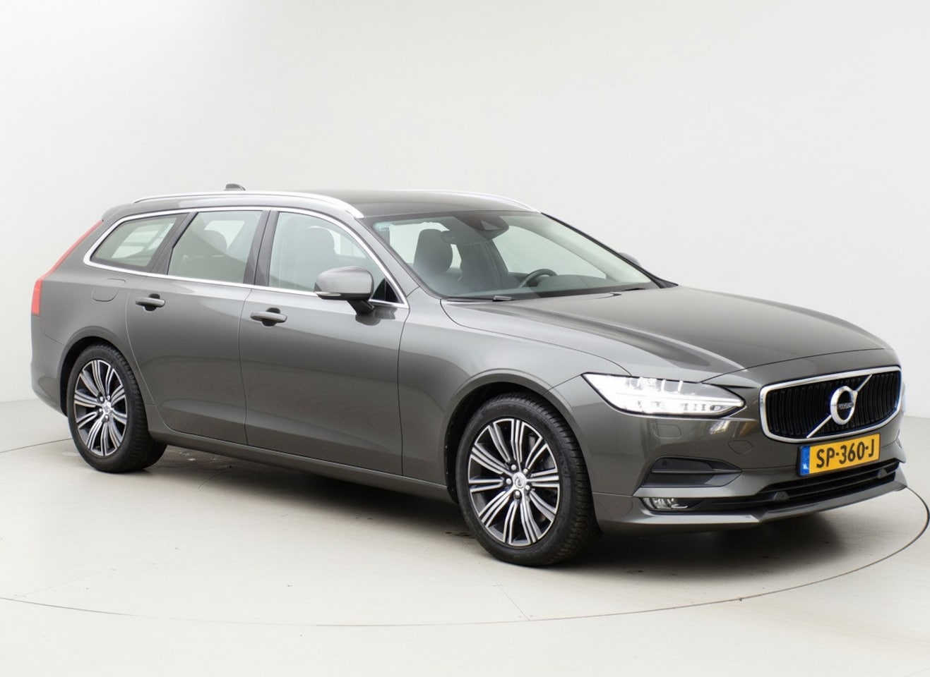 Volvo V90 - 2.0 T4 Momentum|Leder|Memory|ACC|Cam|Carplay|Trekh - AutoWereld.nl
