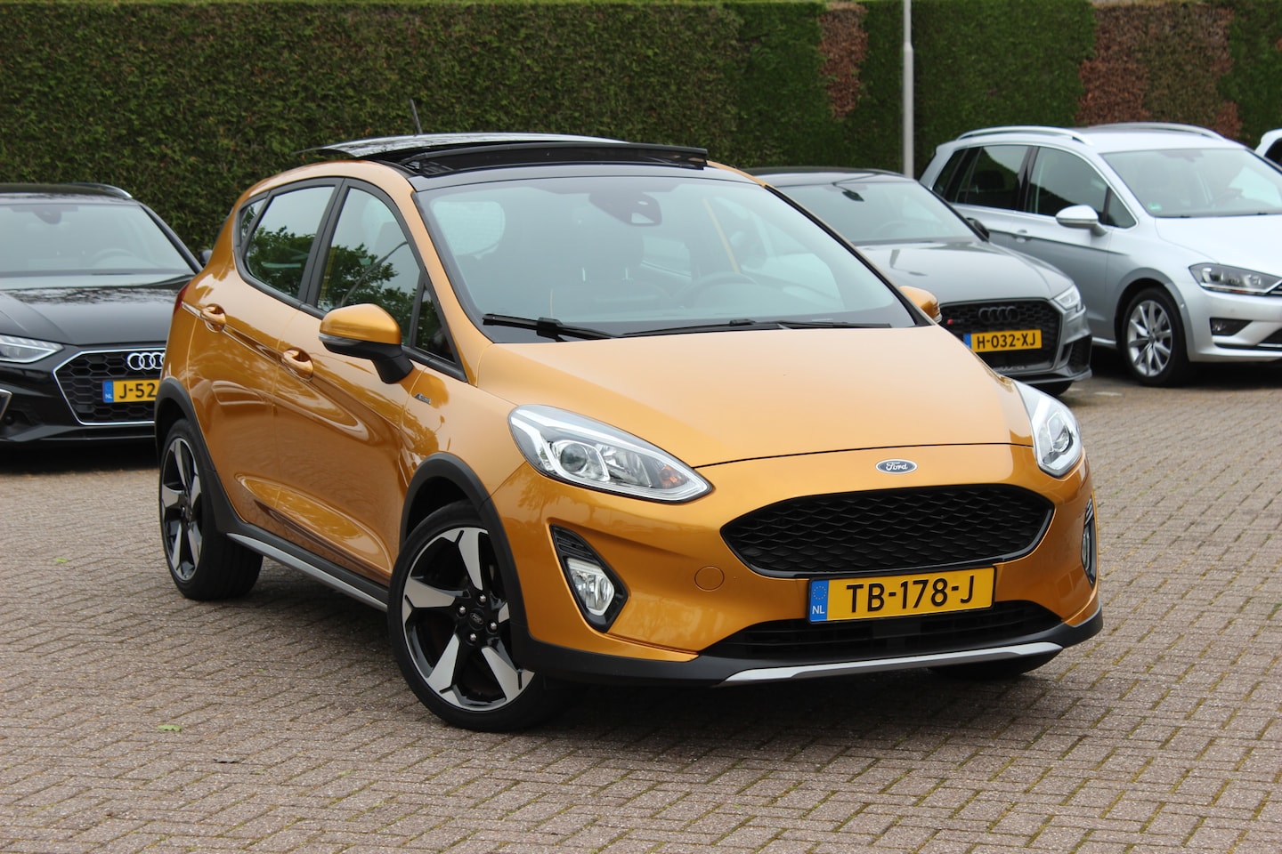 Ford Fiesta - 1.0 EcoBoost Active First Edition Panoramadak / Parkeerhulp achter / Navigatie / DAB / ACC - AutoWereld.nl