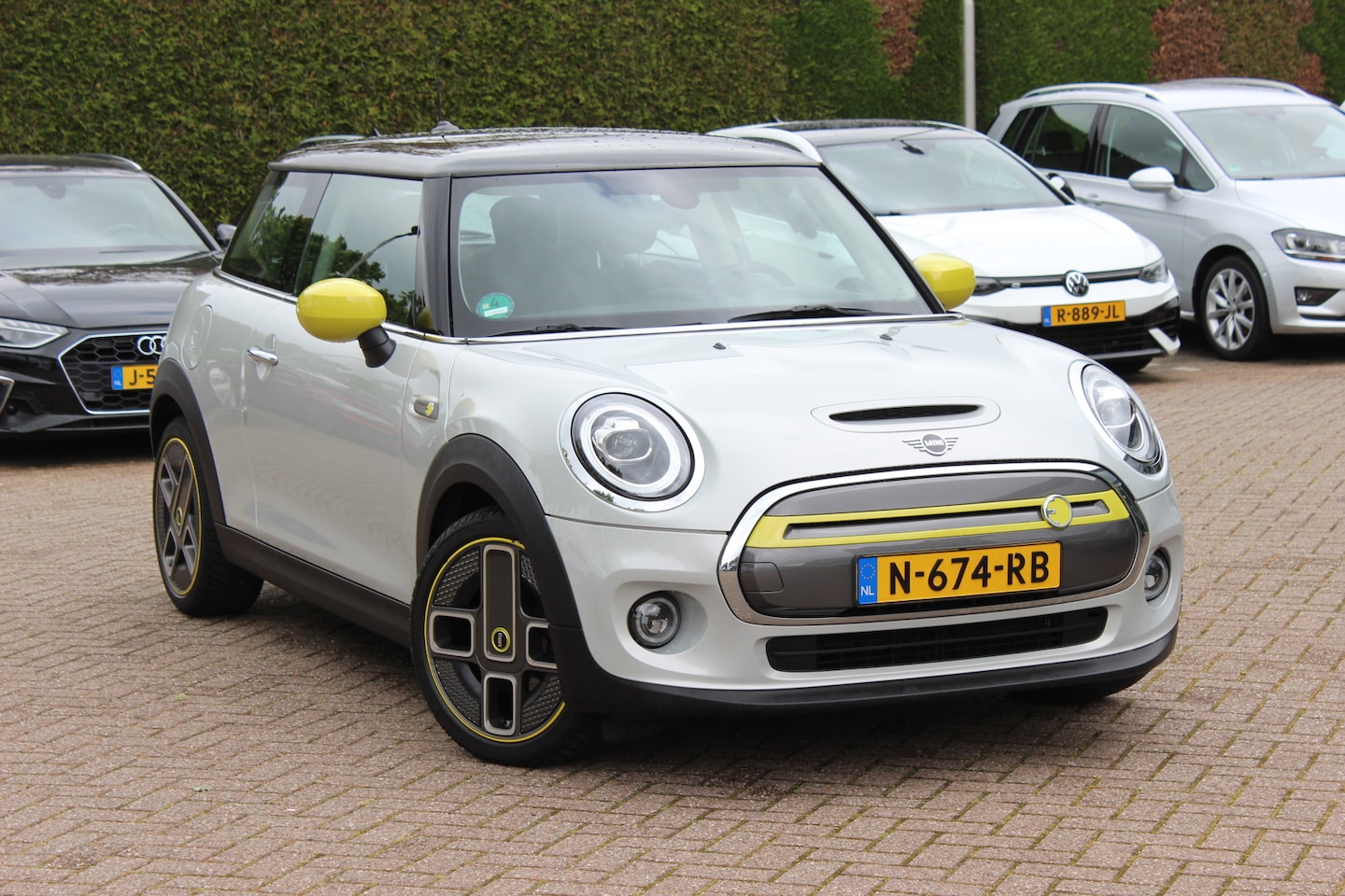MINI Mini-Electric - Basic 33 kWh / SoH 93,3% / CarPlay / 17'' / Virtual Cockpit / DAB / Cruise Control - AutoWereld.nl