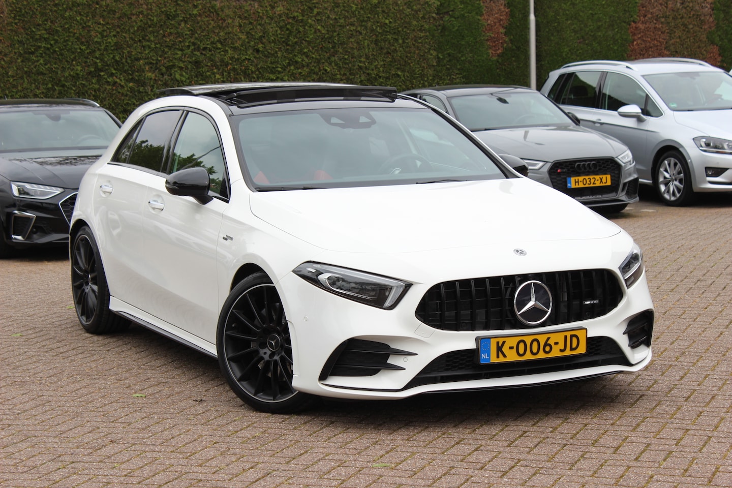 Mercedes-Benz A-klasse - AMG 35 4MATIC Premium 56.103 km! / Panoramadak / Camera / Burmester / AMG Stuur / 19'' / M - AutoWereld.nl