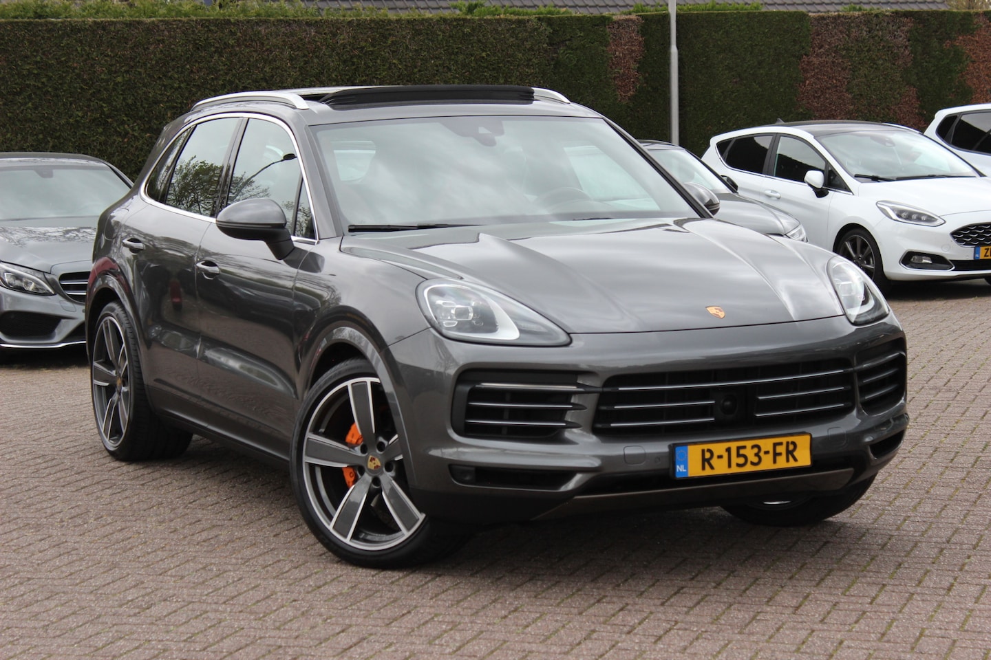 Porsche Cayenne - 3.0 E-Hybrid / Trekhaak / Panoramadak / Camera / Luchtvering / 22'' / Sportchrono / Bose / - AutoWereld.nl