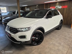 Volkswagen T-Roc - 1.5 TSI Sport/ACC /B.Spot /Carplay & Camera