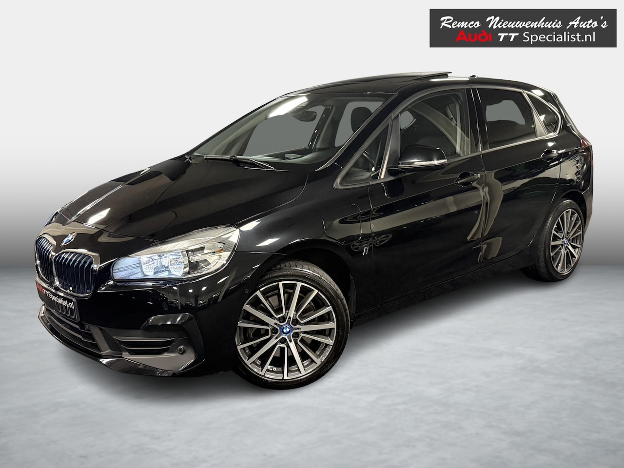 BMW 2-serie Active Tourer - 225xe iPerformance Executive Panorama dak - AutoWereld.nl