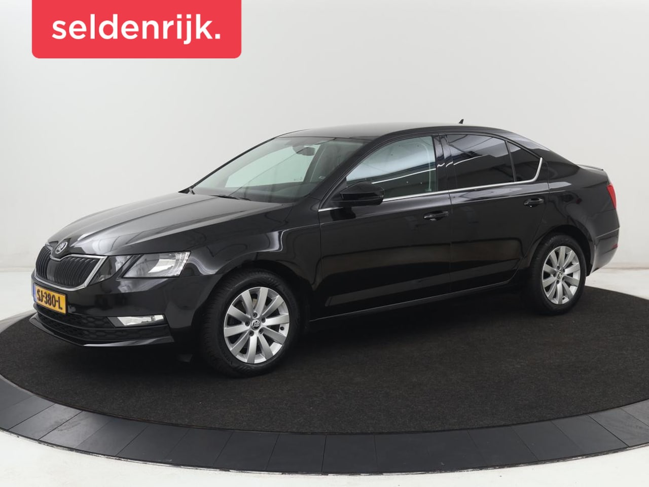 Skoda Octavia - 1.5 TSI Ambition Business | Automaat | Trekhaak | Carplay | Navigatie | Parkeerhulp | Clim - AutoWereld.nl