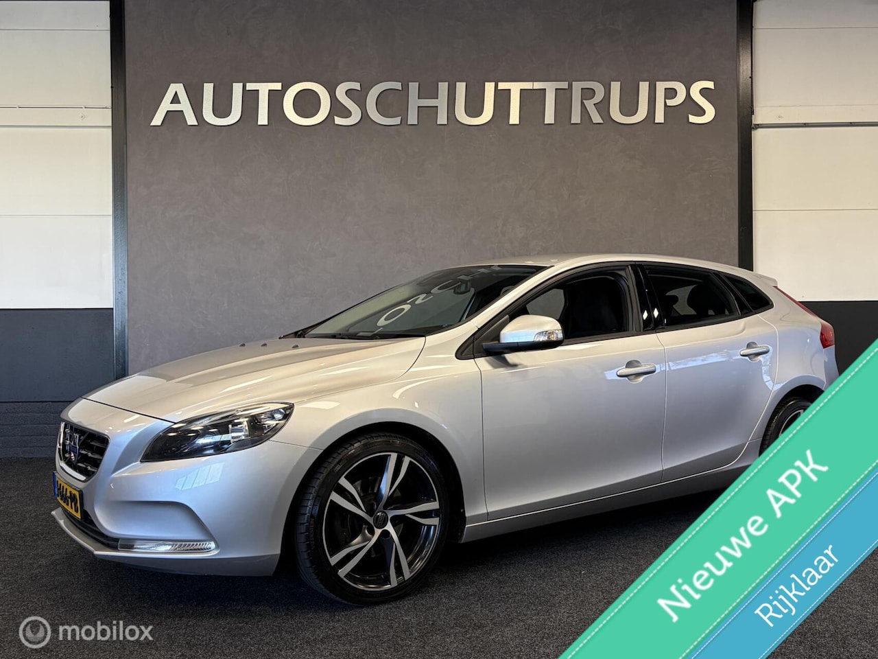 Volvo V40 - 1.6 T2 Momentum LMV / NAVI / AIRCO / CRUISE / NETTE AUTO! / - AutoWereld.nl