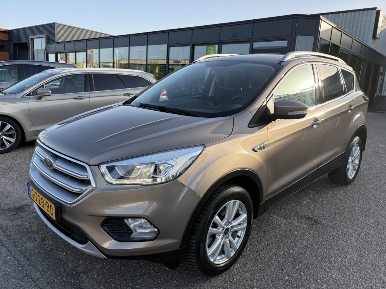 Ford Kuga - 1.5 EcoB. Trend Ult. - AutoWereld.nl