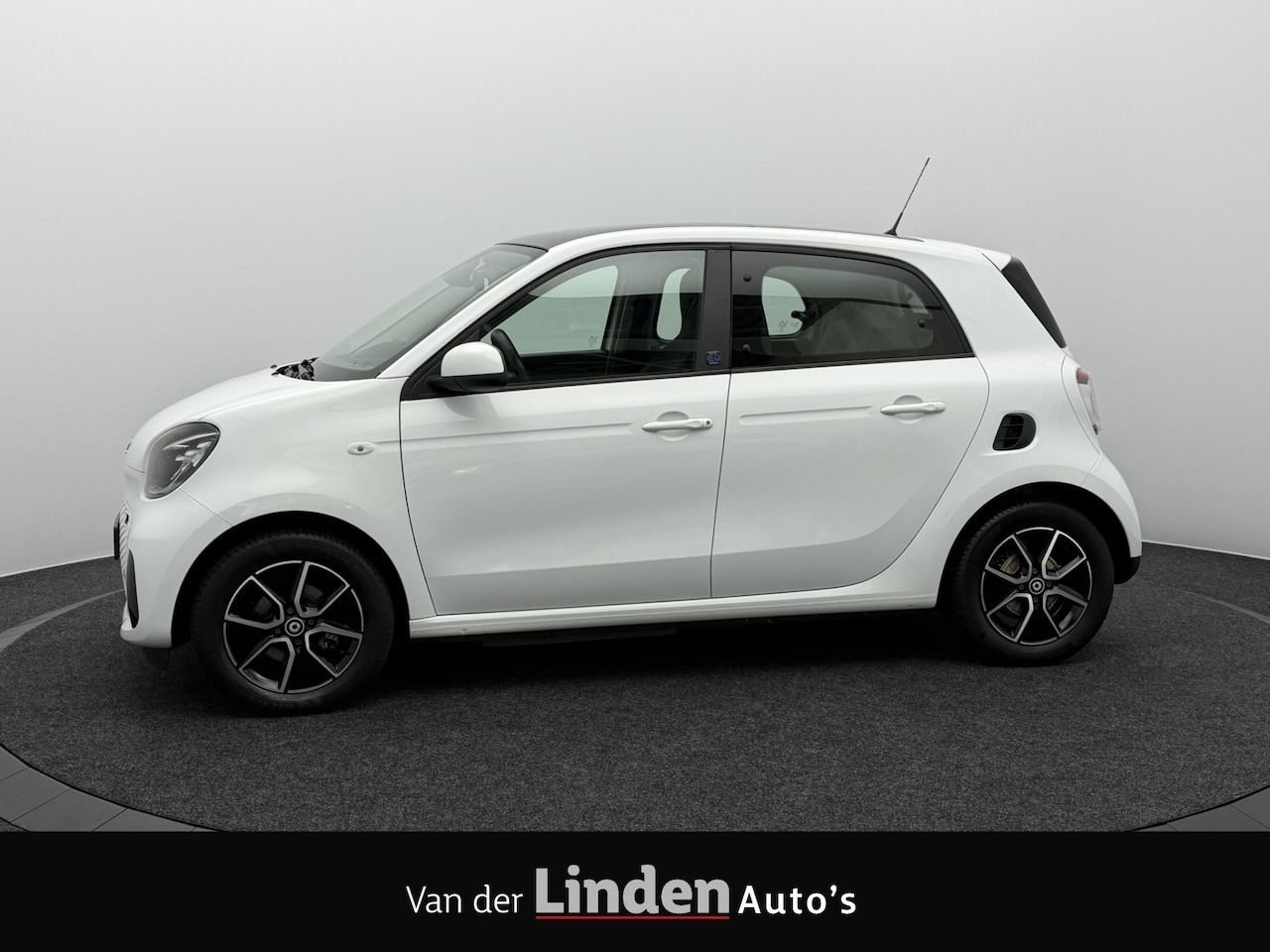 Smart Forfour - EQ Comfort PLUS 18 kWh SOH 93,1% | Panoramadak | Leer | Stoelverwarming | Camera | 18000KM - AutoWereld.nl