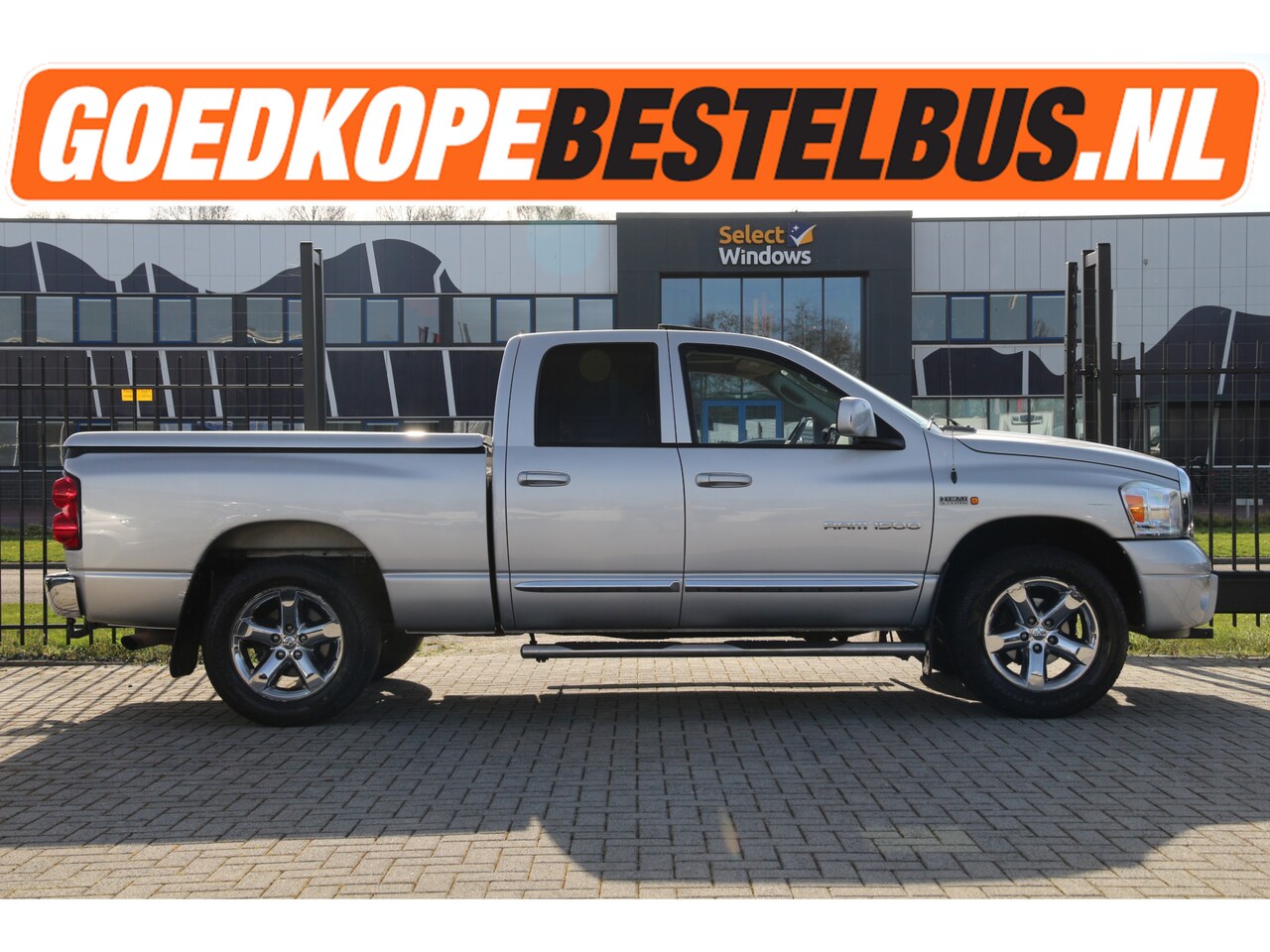 Dodge Ram Pick Up - 5.7 HEMI V8 / Laramie / 6 Zitter / LPG / Trekhaak / Schuifdak.. - AutoWereld.nl