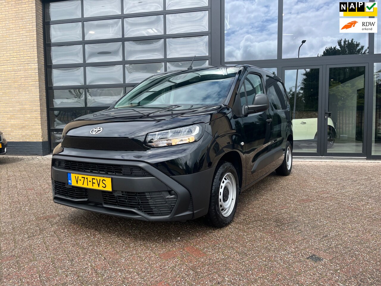 Toyota ProAce City - 1.5 D-4D L1 Navigator , NIEUW DIRECT LEVERBAAR - AutoWereld.nl