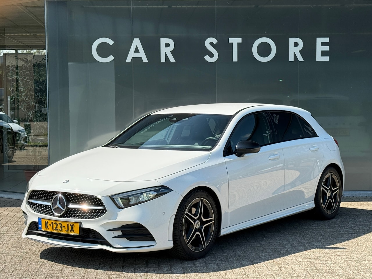Mercedes-Benz A-klasse - 180 AMG Night Navi|Sfeer|Stoelverwarming|Dealer Onderhouden - AutoWereld.nl