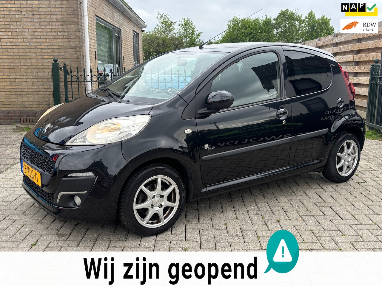 Peugeot 107 - 1.0 Black & Silver | 5drs | onderhoud historie aanwezig | airco | bluetooth | half leder | - AutoWereld.nl