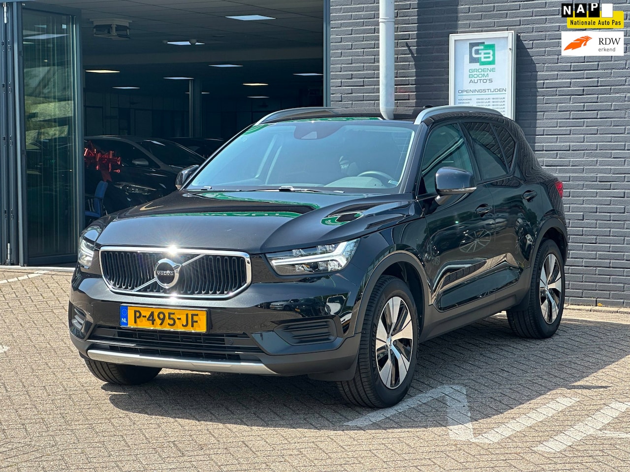 Volvo XC40 - 1.5 T2 Momentum/1STE EIG/CAMERA/NAVI/CARPLAY/NL-AUTO NAP!! - AutoWereld.nl