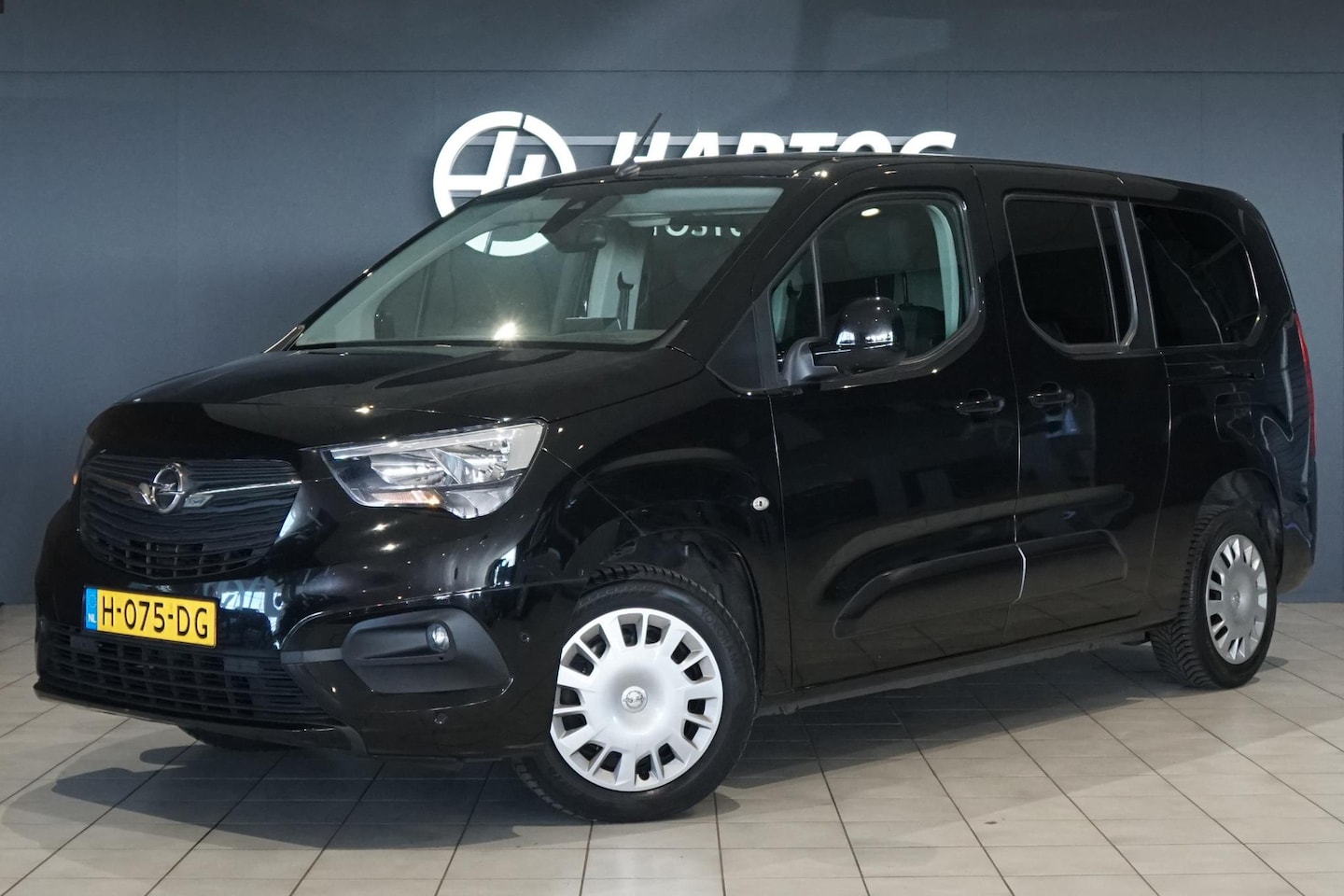 Opel Combo Tour - 1.2 Turbo L2H1 Edition 7p. INCL. BTW + DODEHOEK / TREKHAAK / CAMERA - AutoWereld.nl