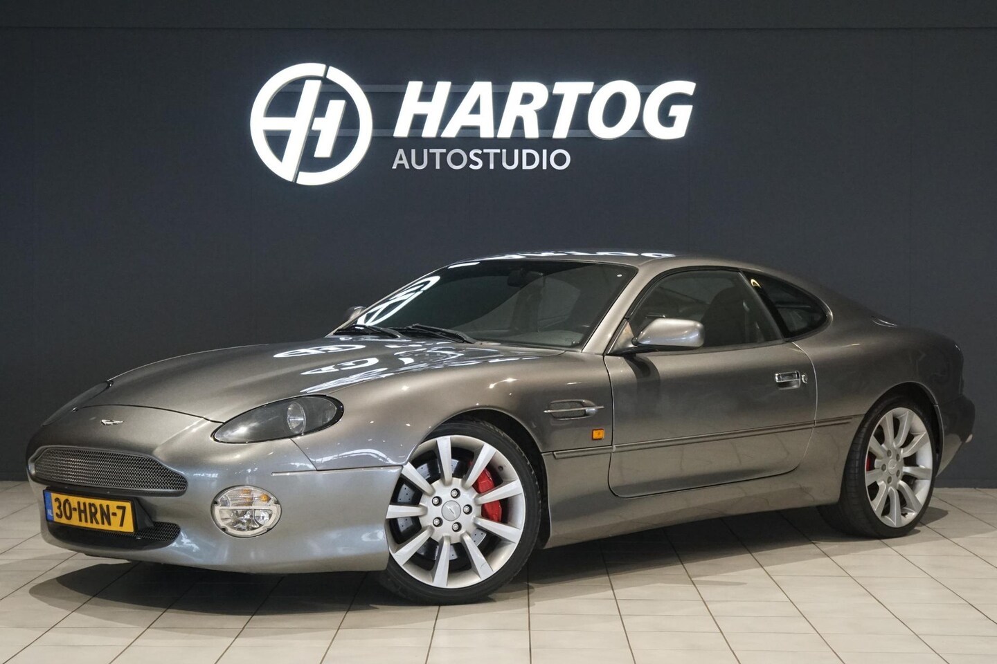 Aston Martin V12 Vantage - DB7 5.9 + CARBON / SPORTSTOELEN - AutoWereld.nl