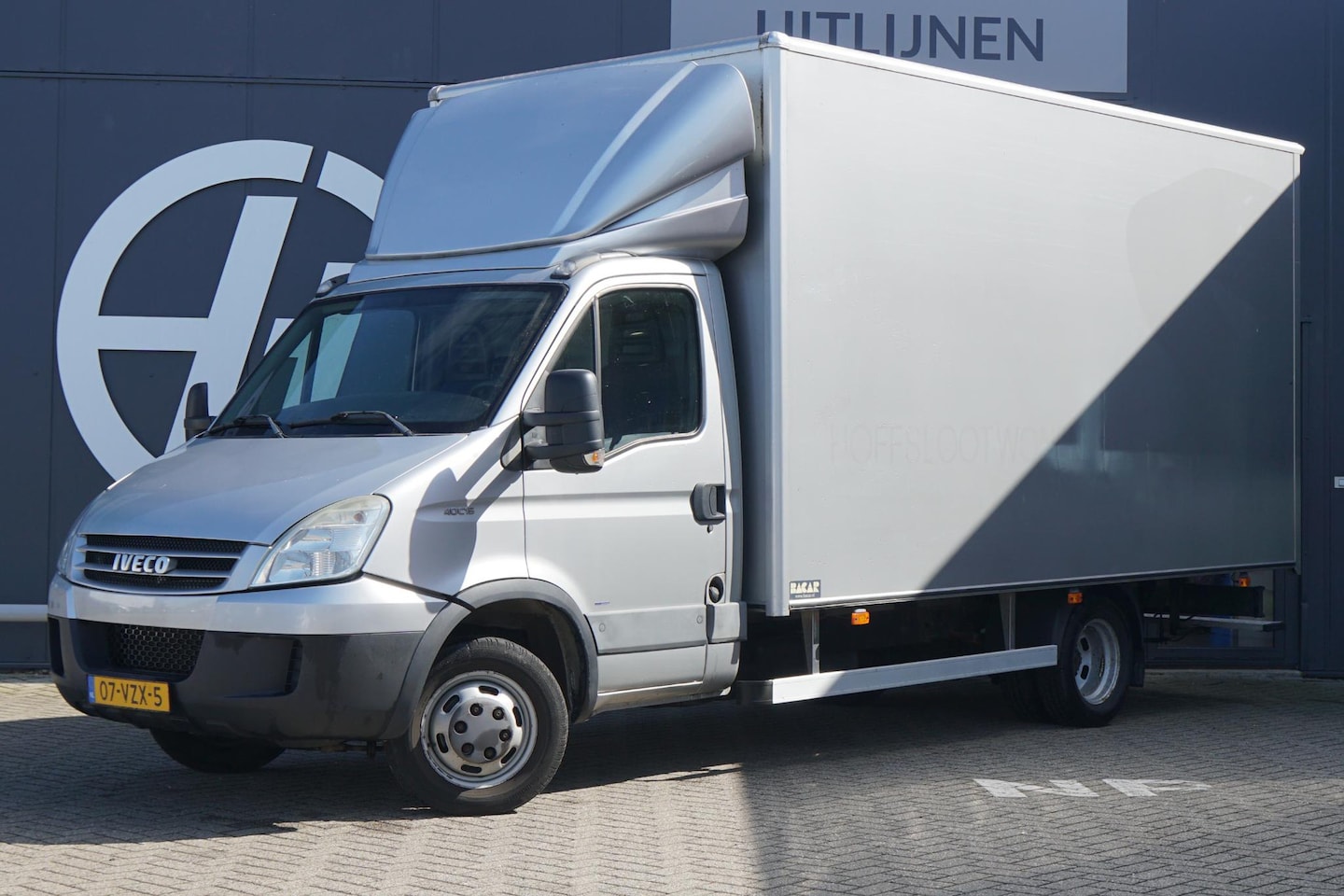 Iveco Daily - 40C15 410 bakwagen / 3-ZITS / ROLDEUR / TACHO - AutoWereld.nl