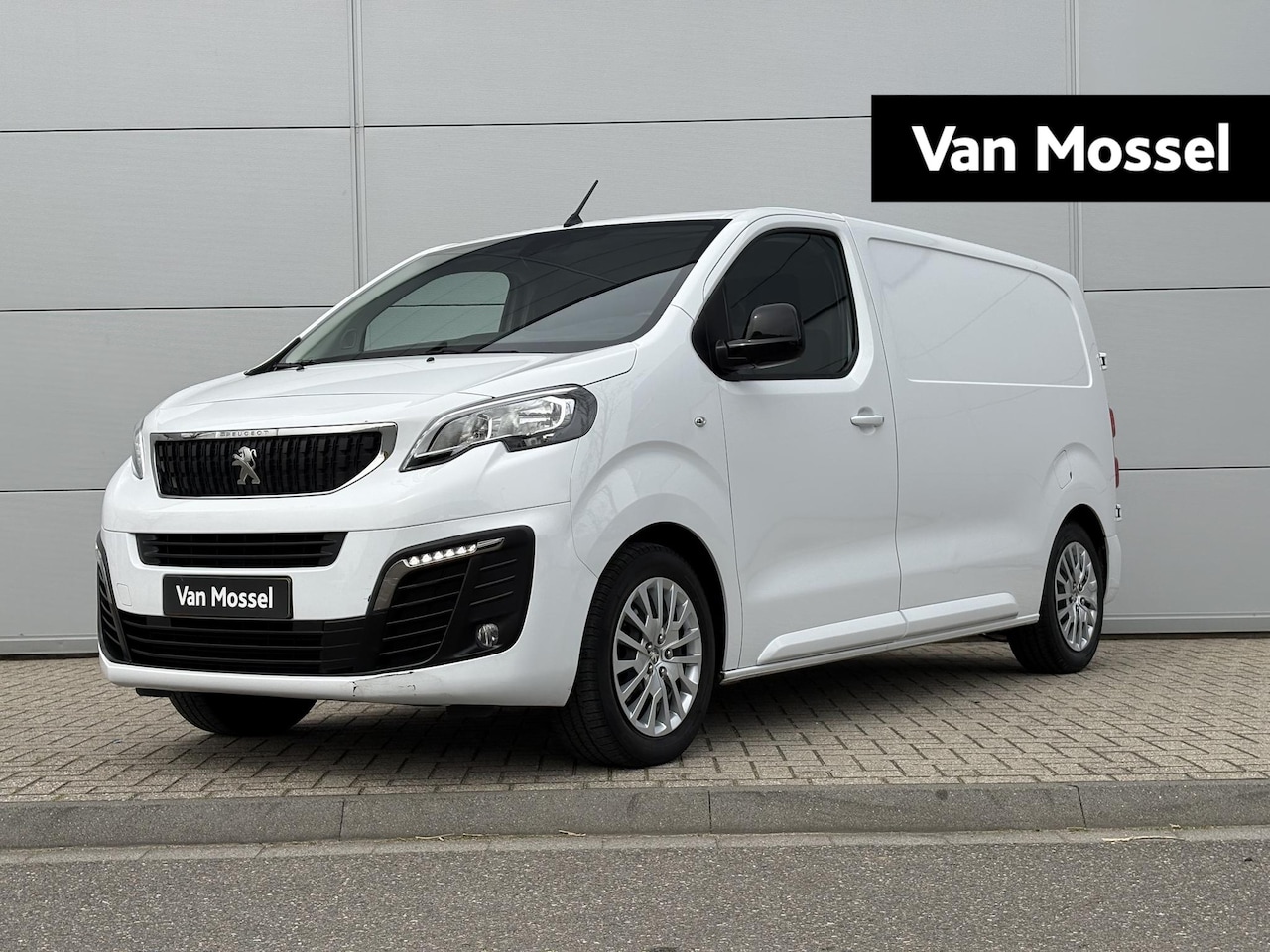 Peugeot Expert - 2.0 BlueHDI 145 S&S L2 | Navigatie | Camera | Cruise Control |  Licht metalen velgen | App - AutoWereld.nl