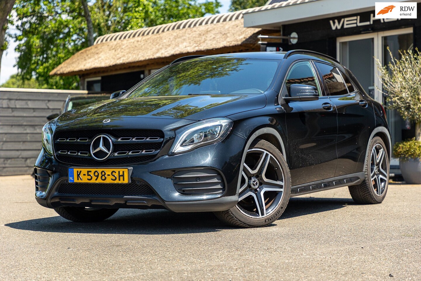 Mercedes-Benz GLA-Klasse - 180 Business Solution AMG Night Upgrade I Trekhaak I Cruise I Navigatie I 19 Inch I Led I - AutoWereld.nl