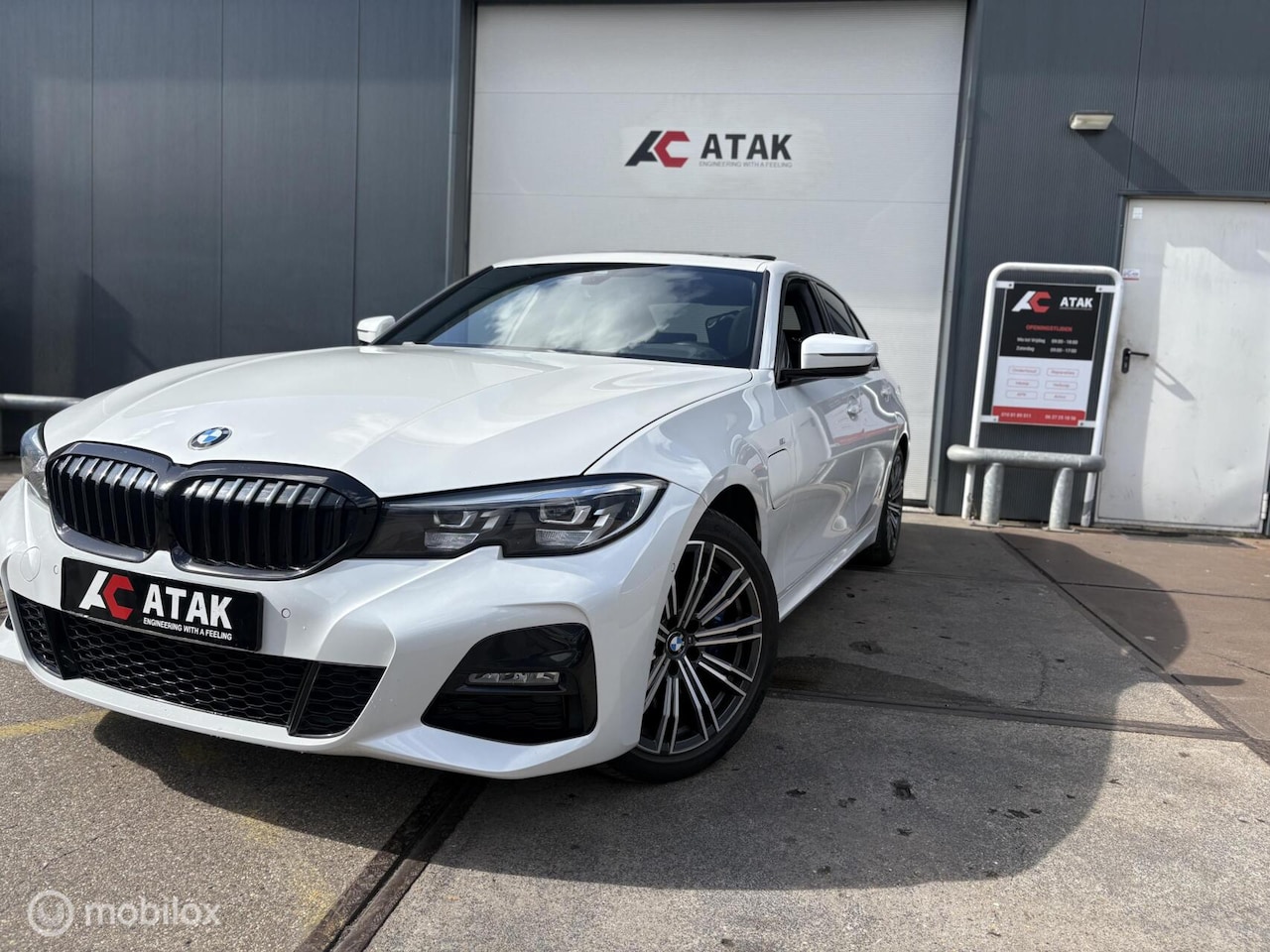 BMW 3-serie - 330e M Sport Schuifdak Carplay - AutoWereld.nl