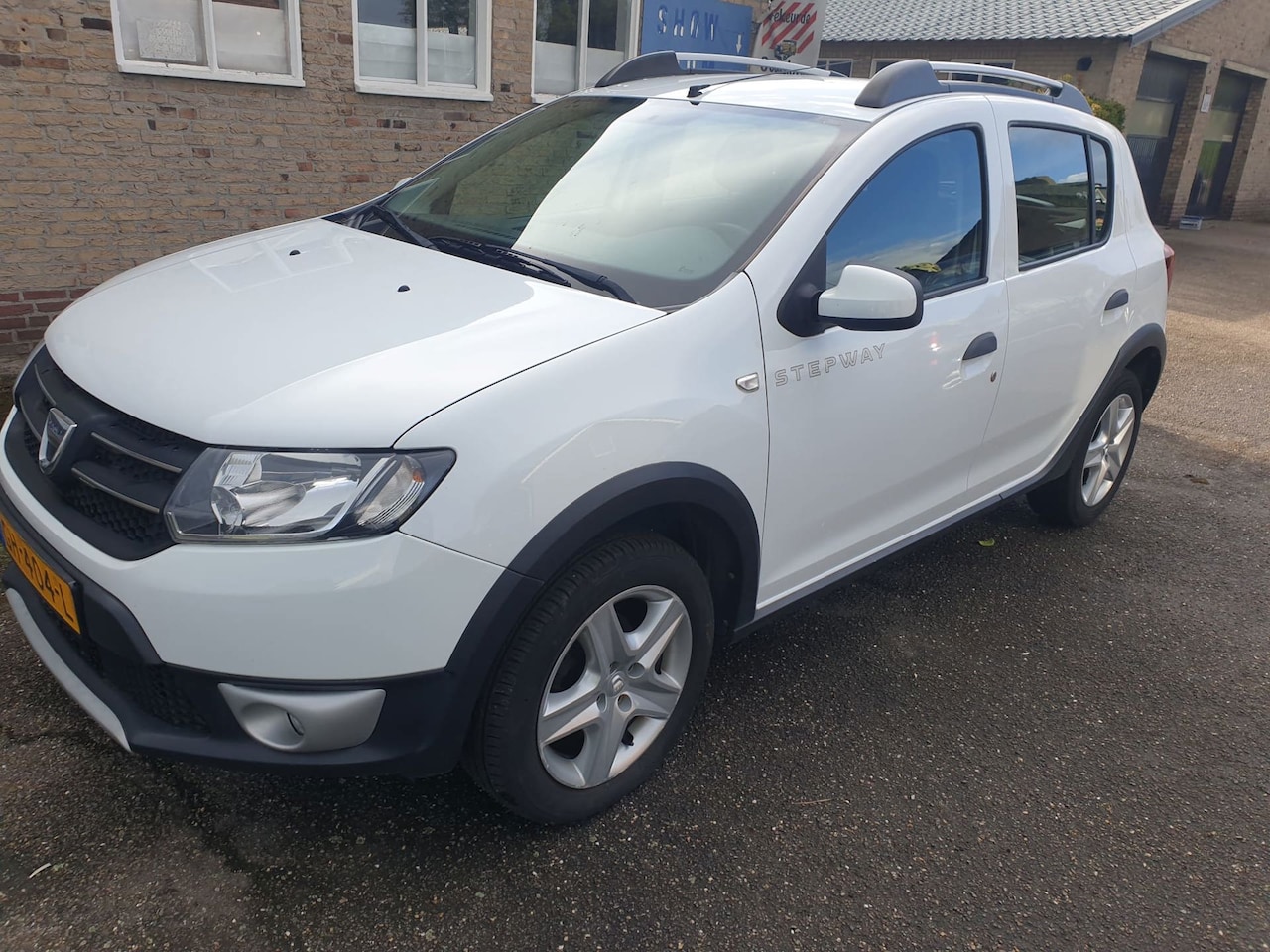 Dacia Sandero Stepway - 0.9 TCe Lauréate - AutoWereld.nl