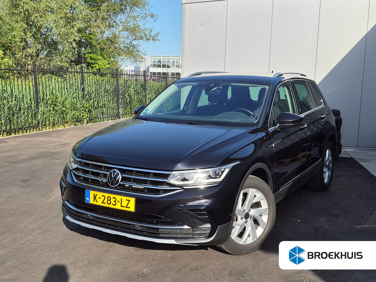 Volkswagen Tiguan - 1.5 TSI Elegance 150Pk DSG/AUTO | Trekhaak | Achteruitrijcamera | Paarkeer assistent | App - AutoWereld.nl