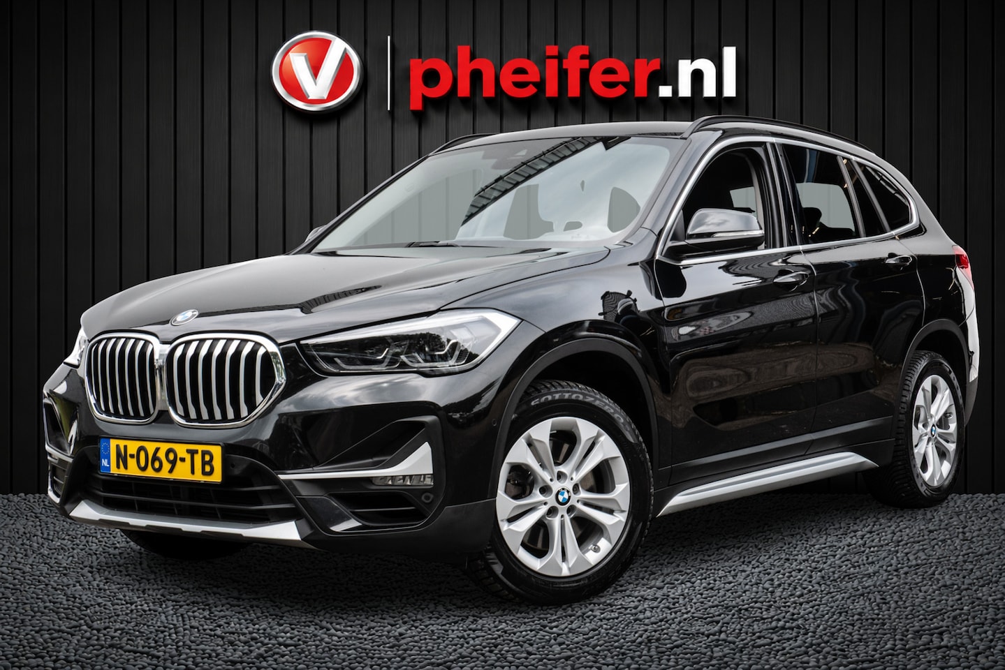 BMW X1 - sDrive20i Business Edition Plus Leer/ Stoelverwarming/ Head up/ Full led/ Dab/ Cruise cont - AutoWereld.nl