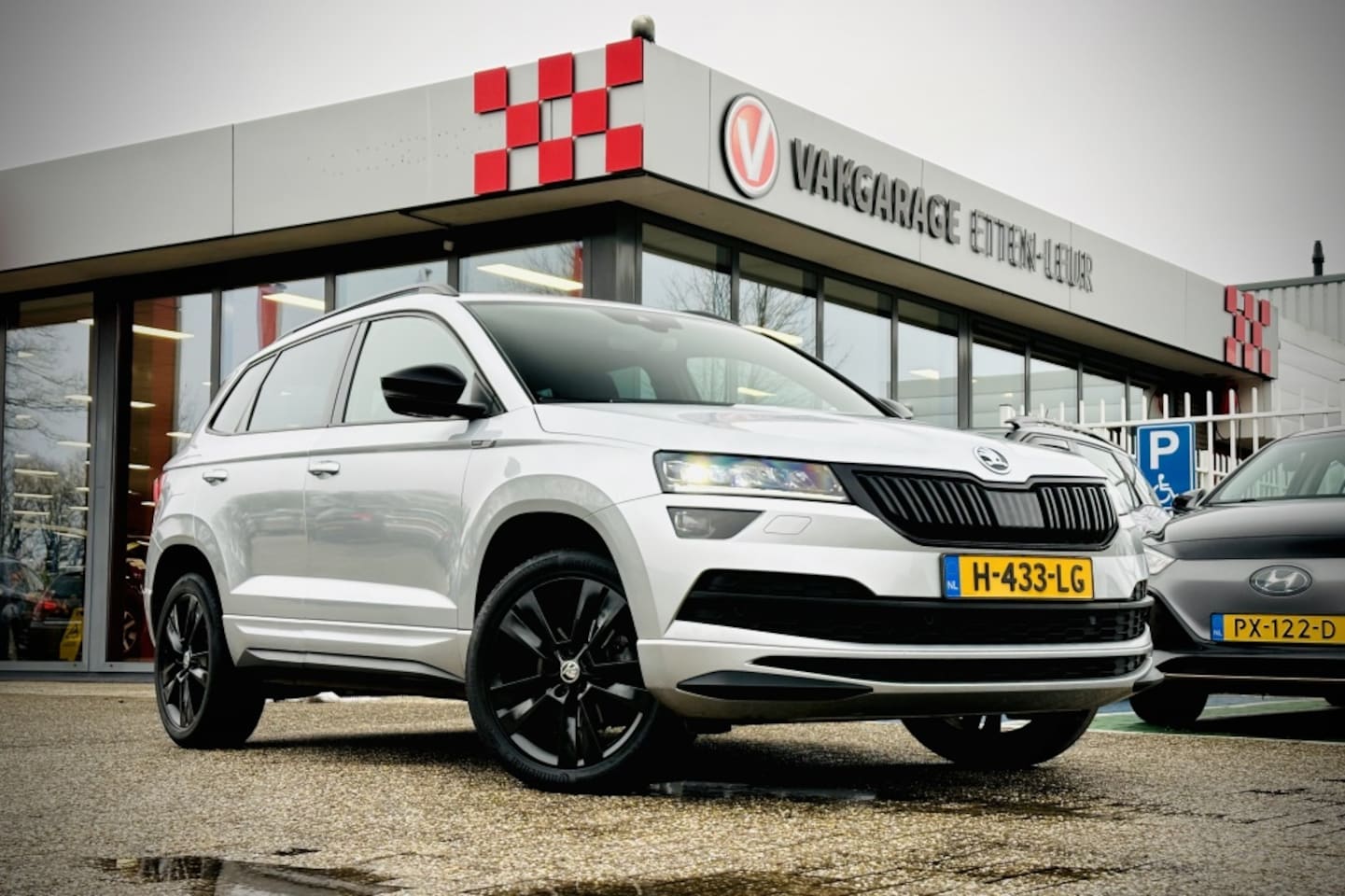 Skoda Karoq - 1.5 TSI Sportline Business 150PK | ADAPTIEVE CRUISE | STOELVERWA - AutoWereld.nl
