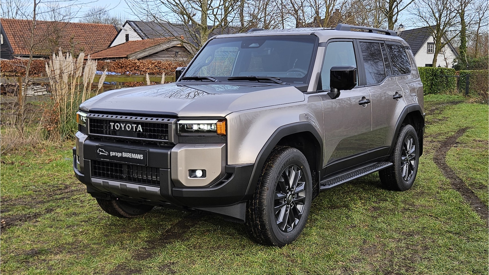 Toyota Land Cruiser 250 - 2.8 D-4D Professional Panorama Dak GRIJS KENTEKEN - AutoWereld.nl