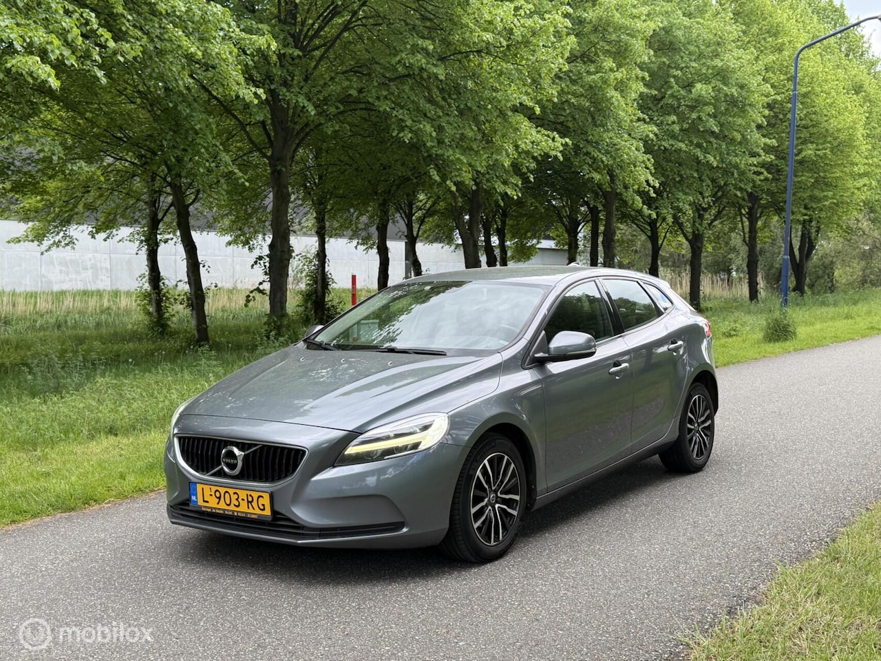 Volvo V40 - 2.0 D2 Inscription*PARKEERSENSOR*NAVI*CRUISE*AIRCO - AutoWereld.nl
