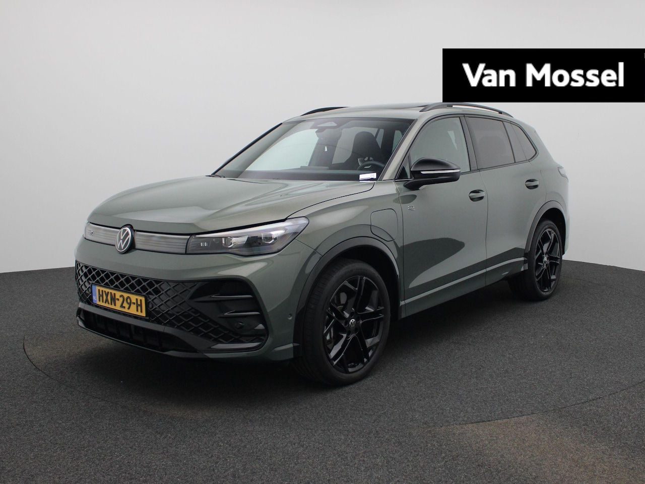 Volkswagen Tiguan - 1.5 eHybrid R-Line Edition 204 PK| Origineel Nederlands | 1e Eigenaar | Panoramdak | Navig - AutoWereld.nl