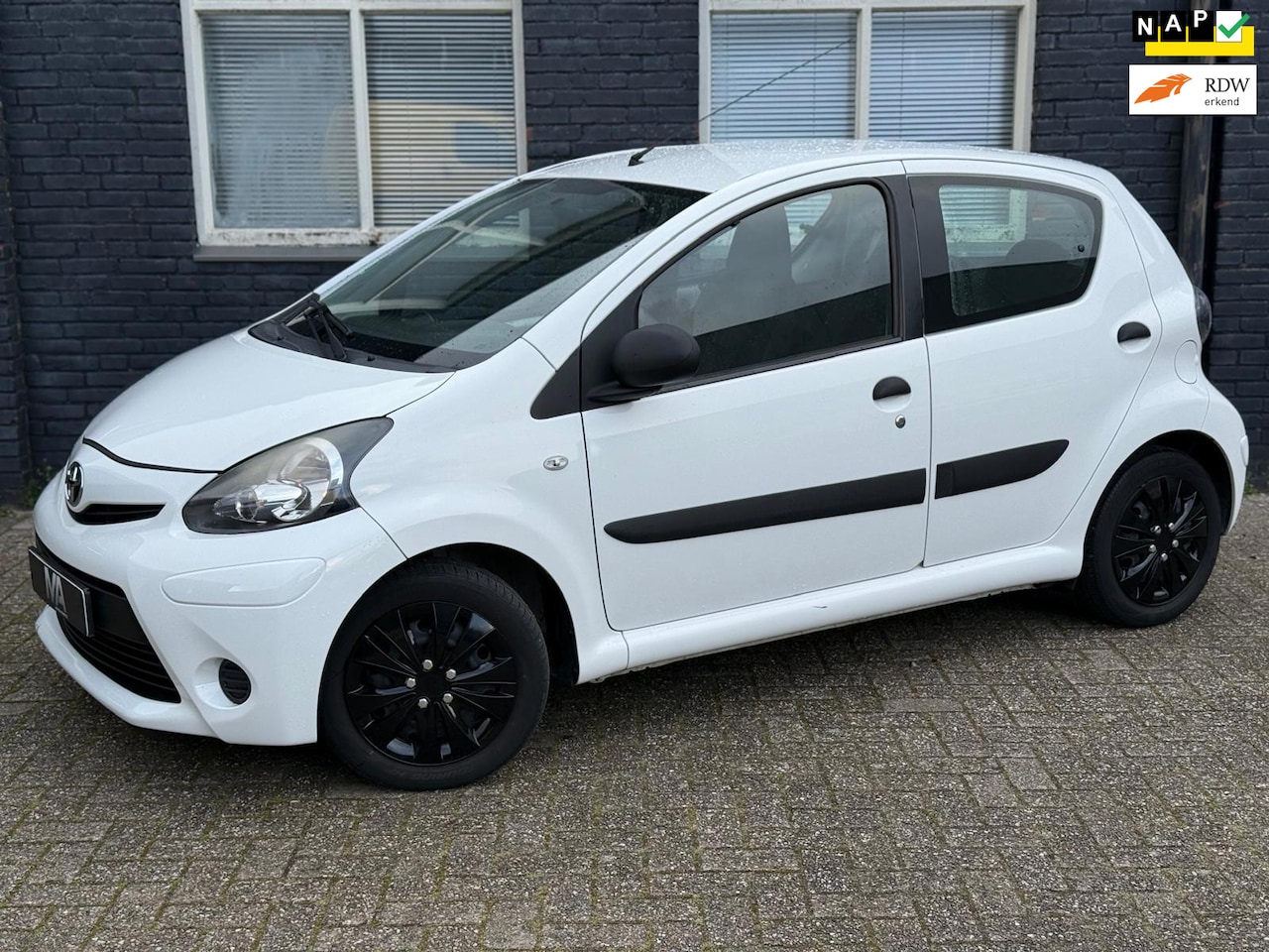 Toyota Aygo - 1.0 VVT-i Now NAP|Airco|Electrische ramen|Black Details - AutoWereld.nl