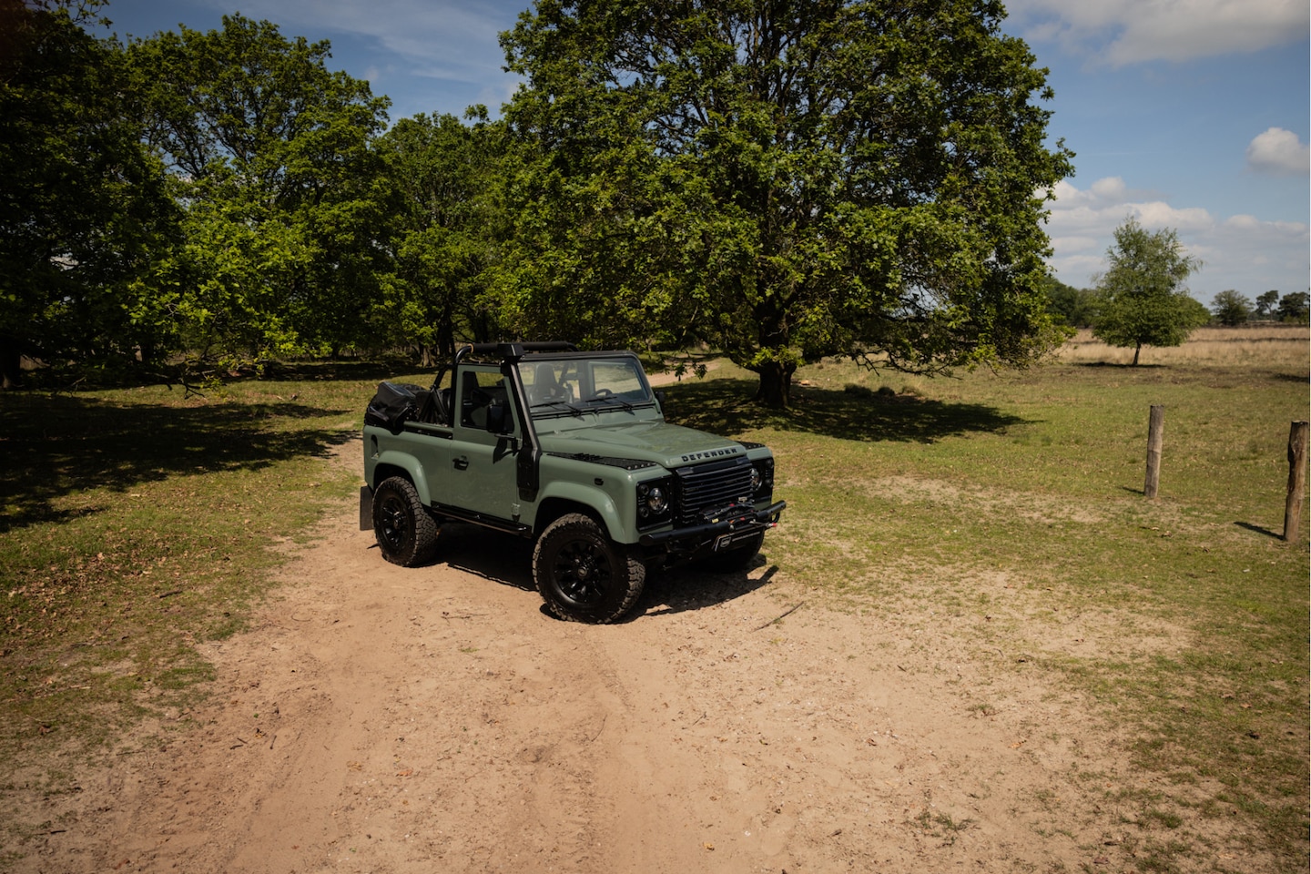Land Rover Defender - 2.2 Tdci Bel Air Soft Top Intrax Suspension - AutoWereld.nl