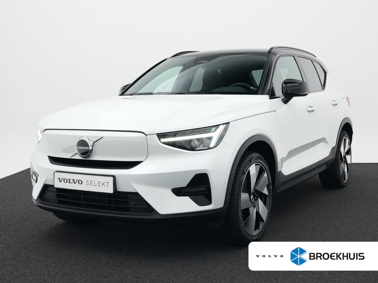 Volvo XC40 - Recharge Plus | Leder-Alcantara | 20" | Adaptive Cruise | BLIS | Pilot Assist | Trekhaak | - AutoWereld.nl
